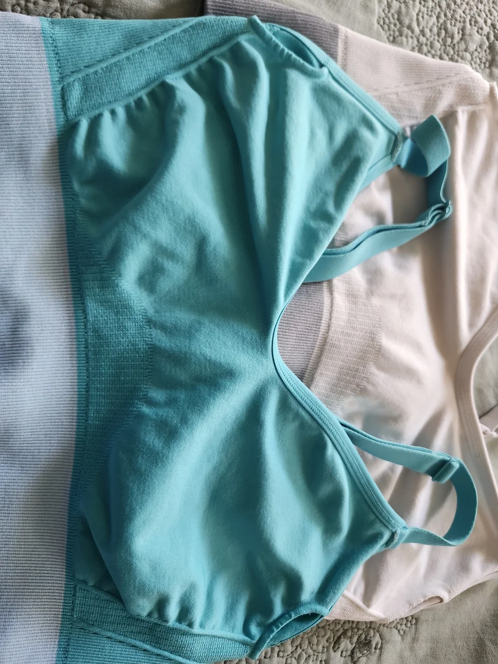Under Armour White And  Teal  Color Set  Seamless Sports Bra.